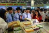 Các đại biểu tham quan các gian hàng OCOP tại Hội chợ OCOP Quảng Ninh - Hè 2020.