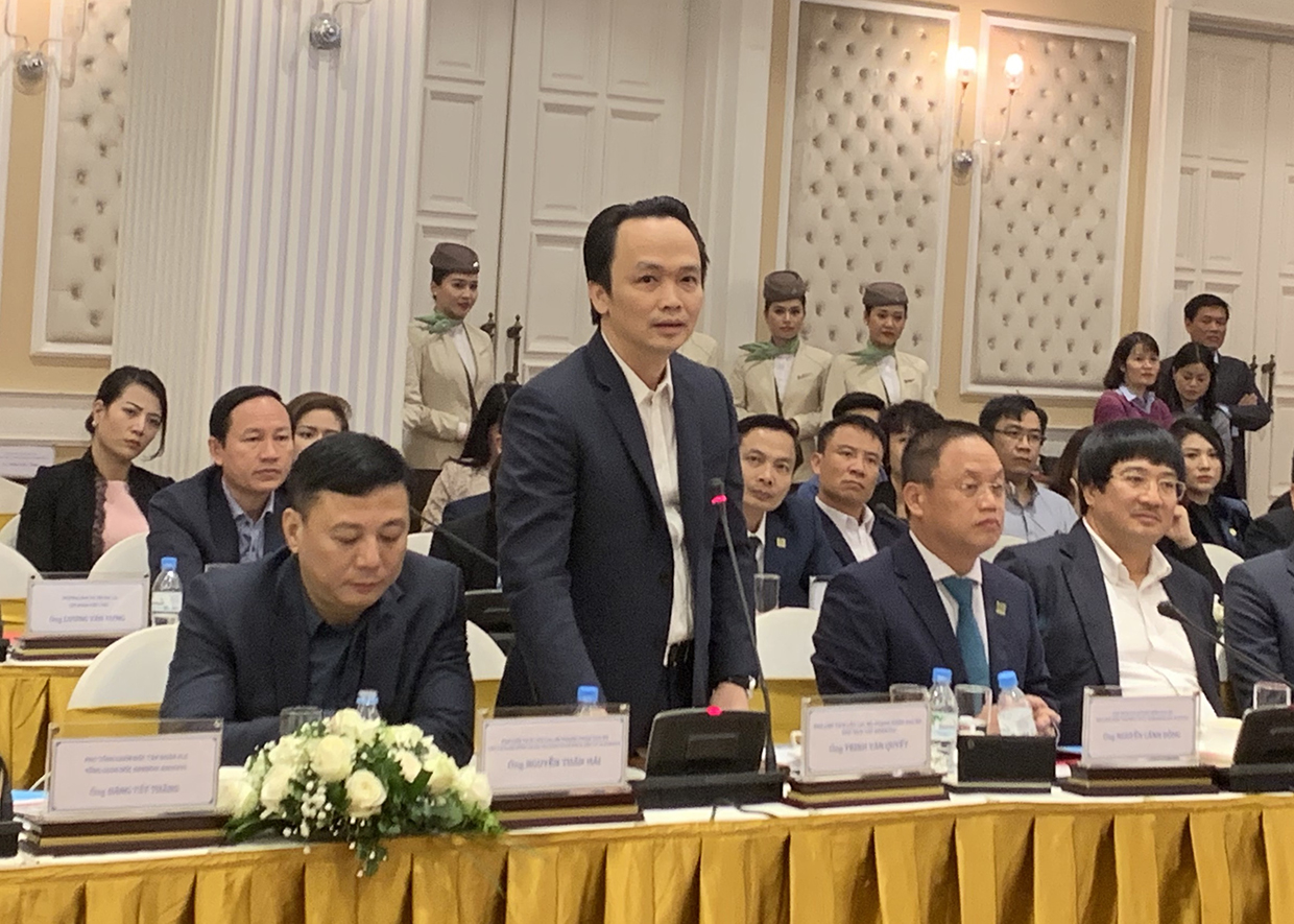 Ông Trịnh Văn Quyết-Chủ tịch Hội đồng Quản trị Công ty cổ phần Tập đoàn FLC cam kết sớm triển khai và hoàn thành các dự án đầu tư hạ tầng trên địa bàn tỉnh. Ảnh: Hà Duy